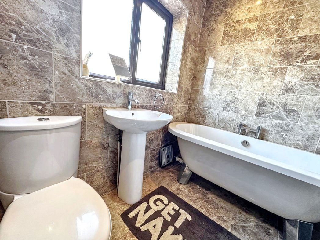 Property image 27 of 32