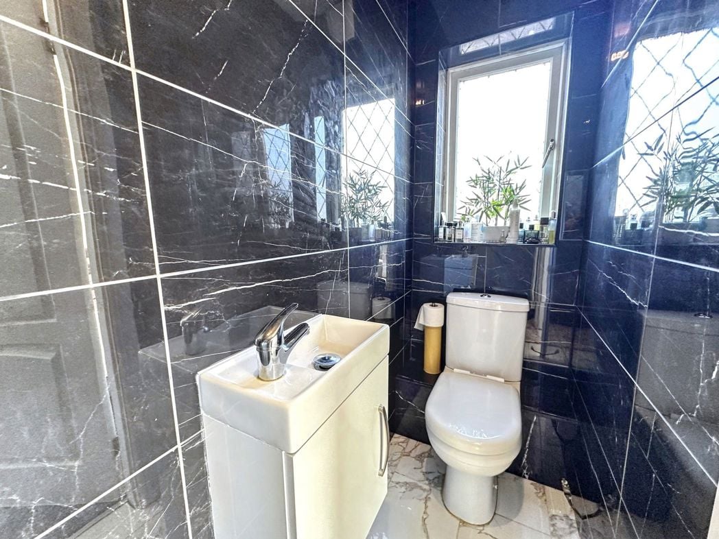 Property image 23 of 32