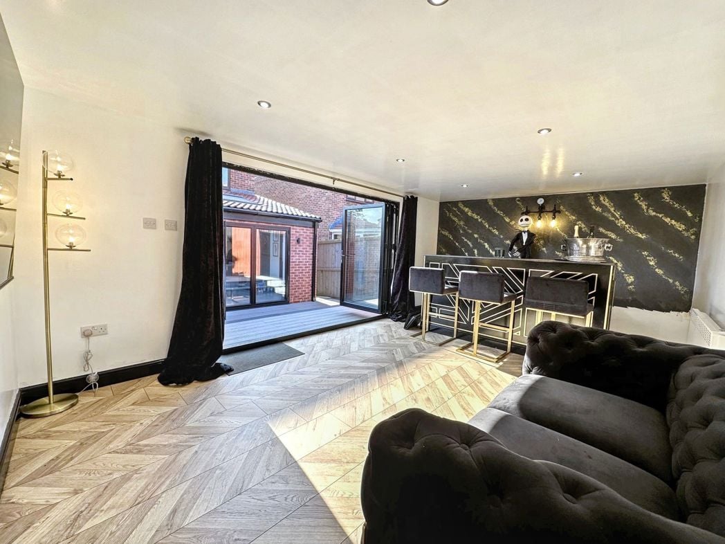 Property image 10 of 32