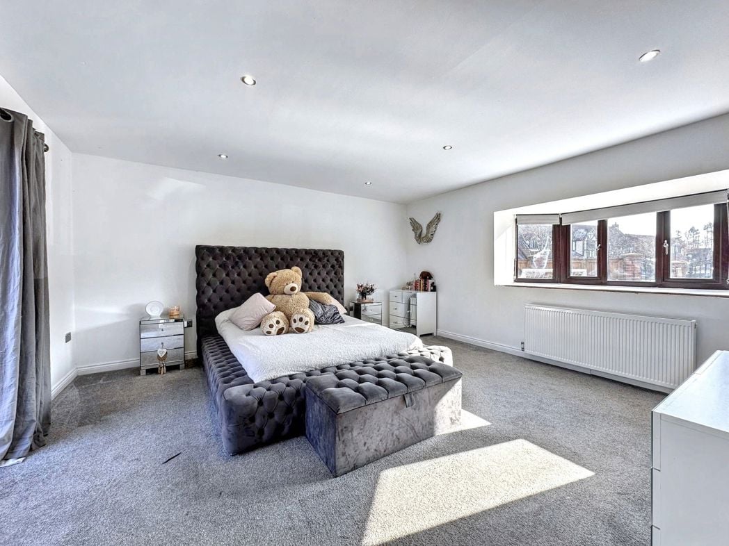 Property image 12 of 32