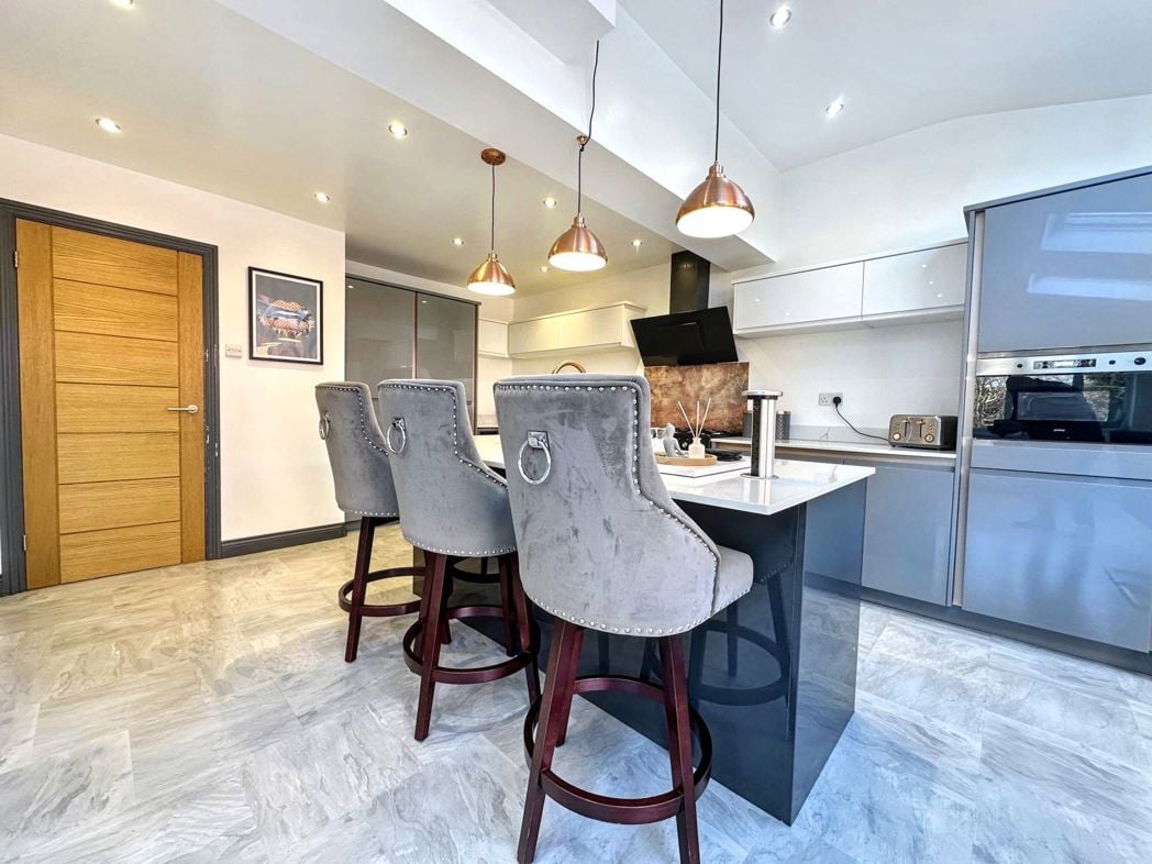 Property image 5 of 32