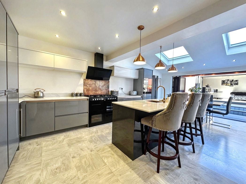 Property image 3 of 32