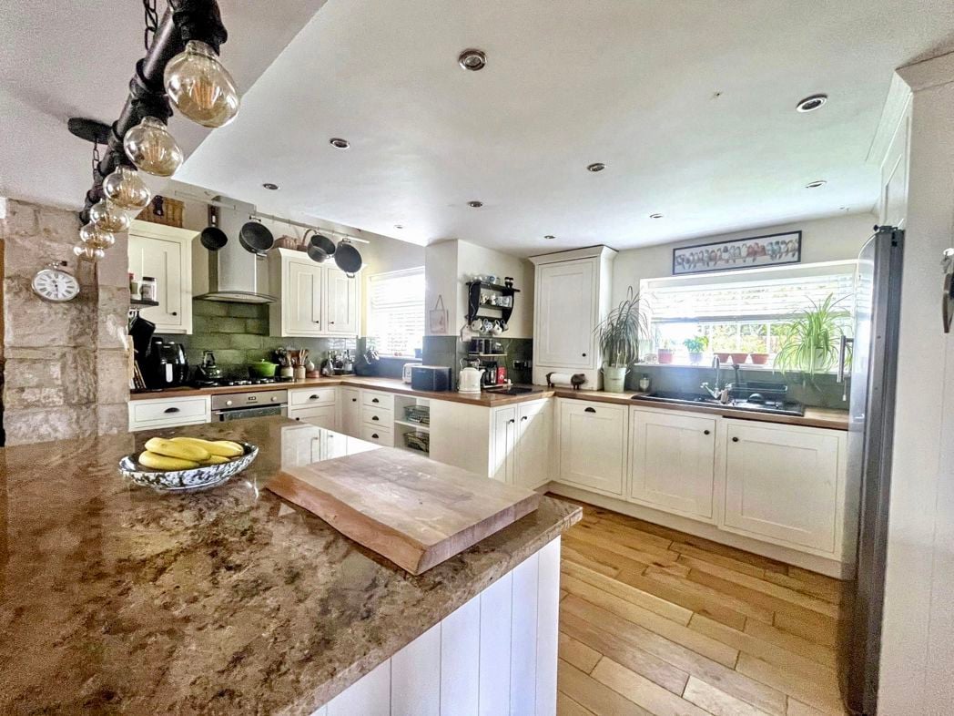 Property image 12 of 24