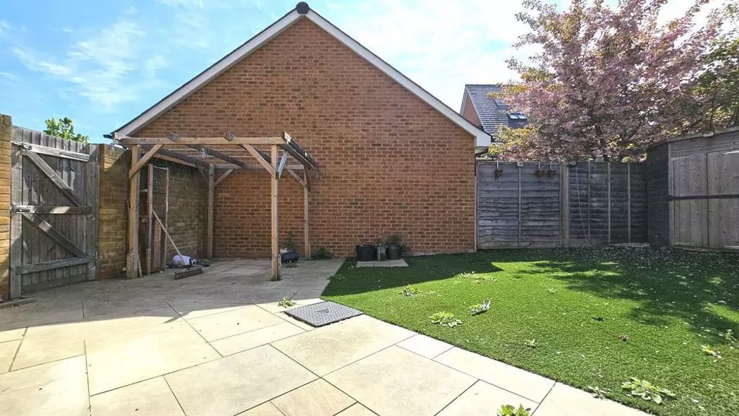 Property image 11 of 24