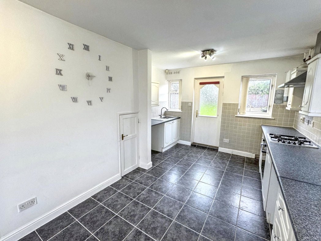 Property image 5 of 11