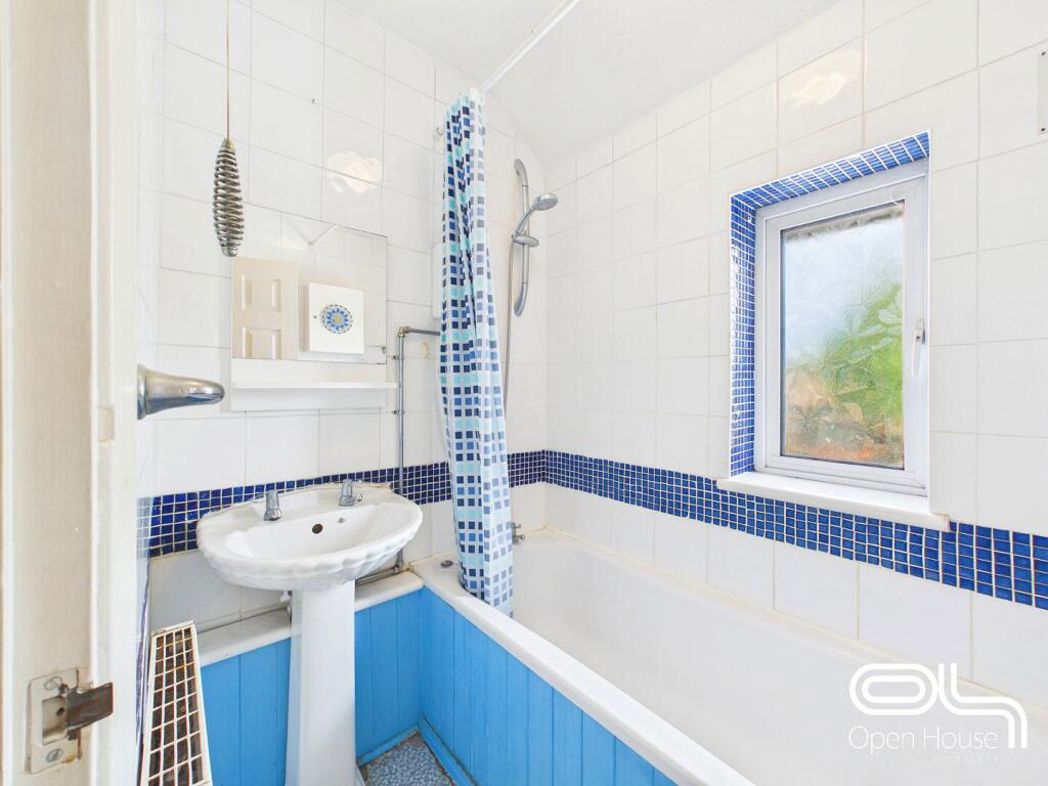 Property image 8 of 12