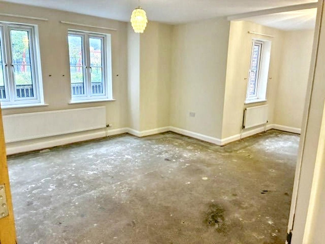 Property image 5 of 12