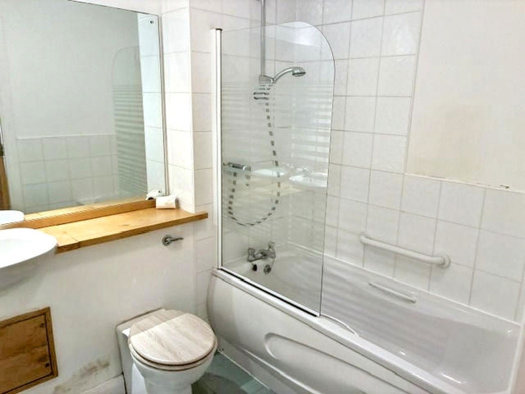 Property image 8 of 12