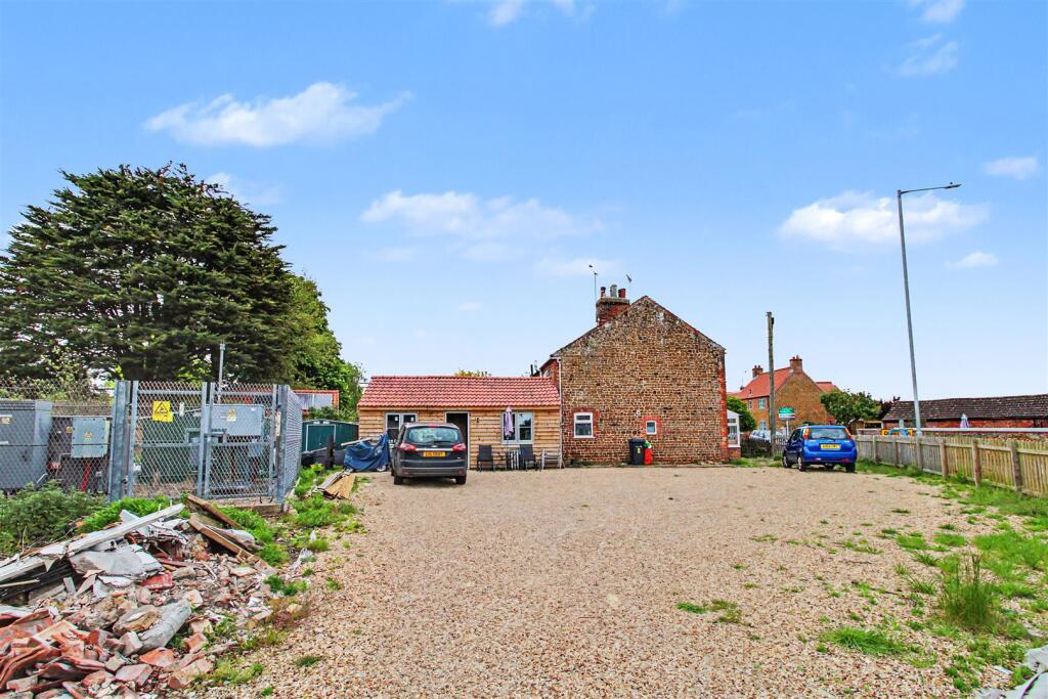Property image 2 of 16