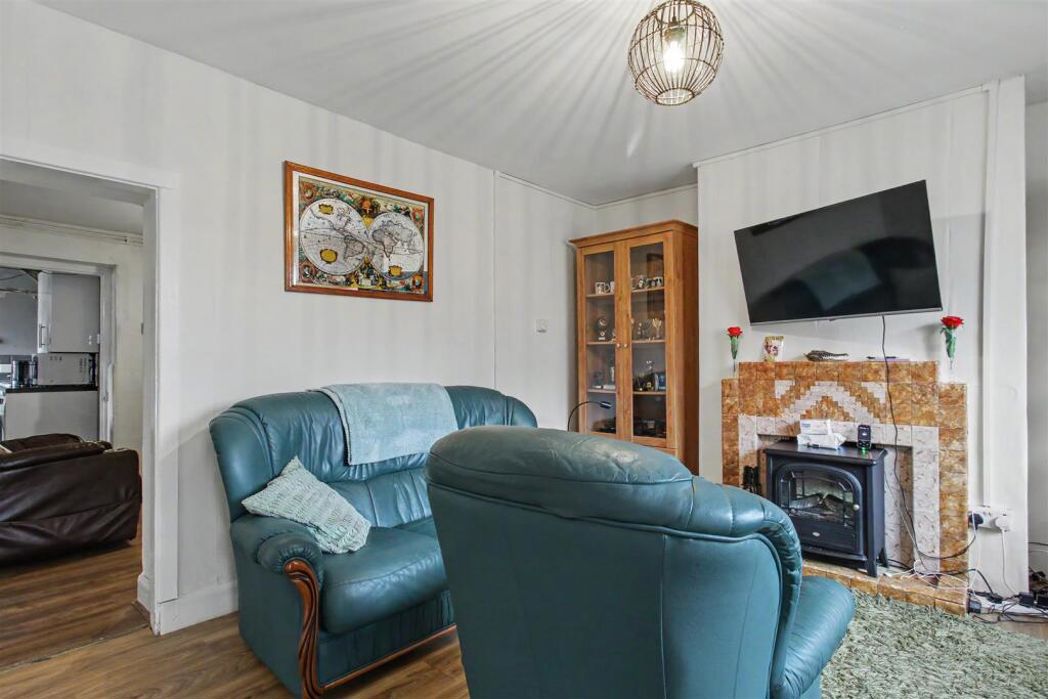 Property image 8 of 16