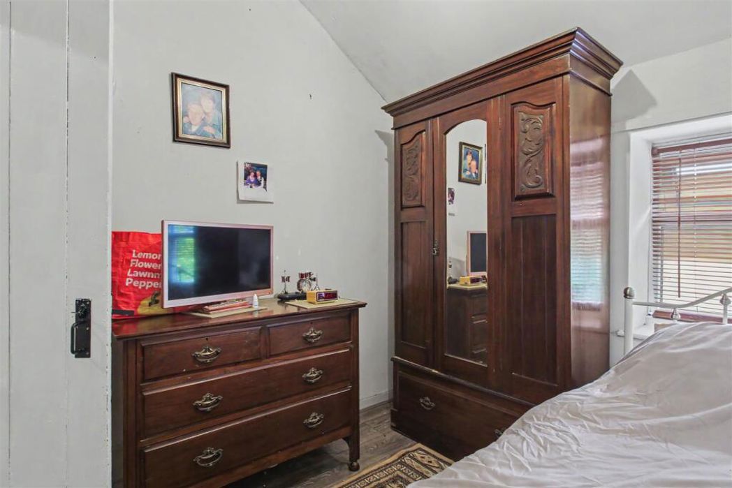 Property image 11 of 16