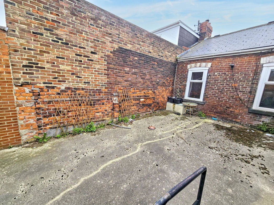 Property image 2 of 3