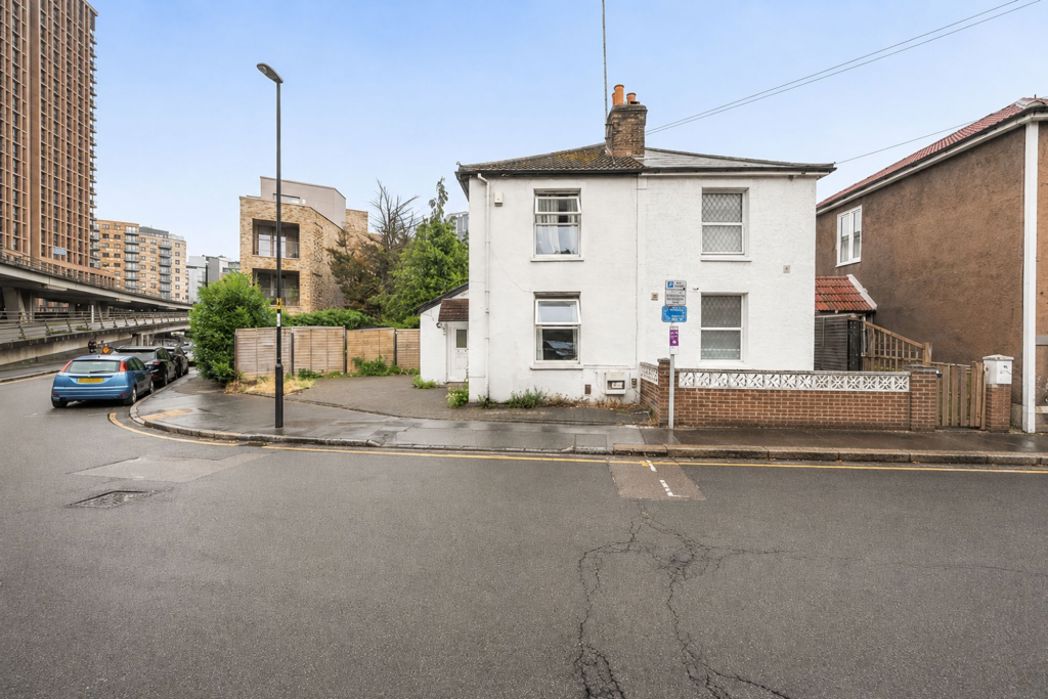 Property image 1 of 18
