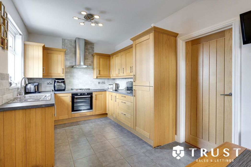 Property image 4 of 38