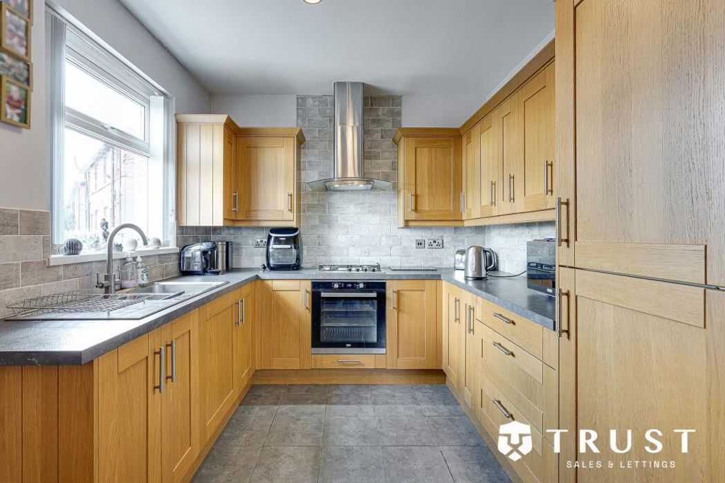Property image 6 of 38