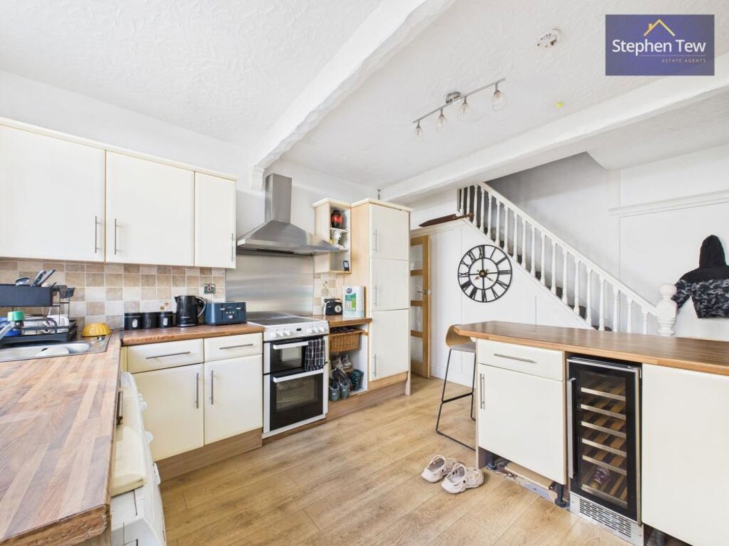 Property image 2 of 16