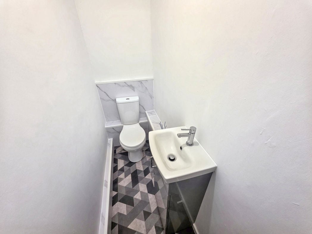 Property image 5 of 8
