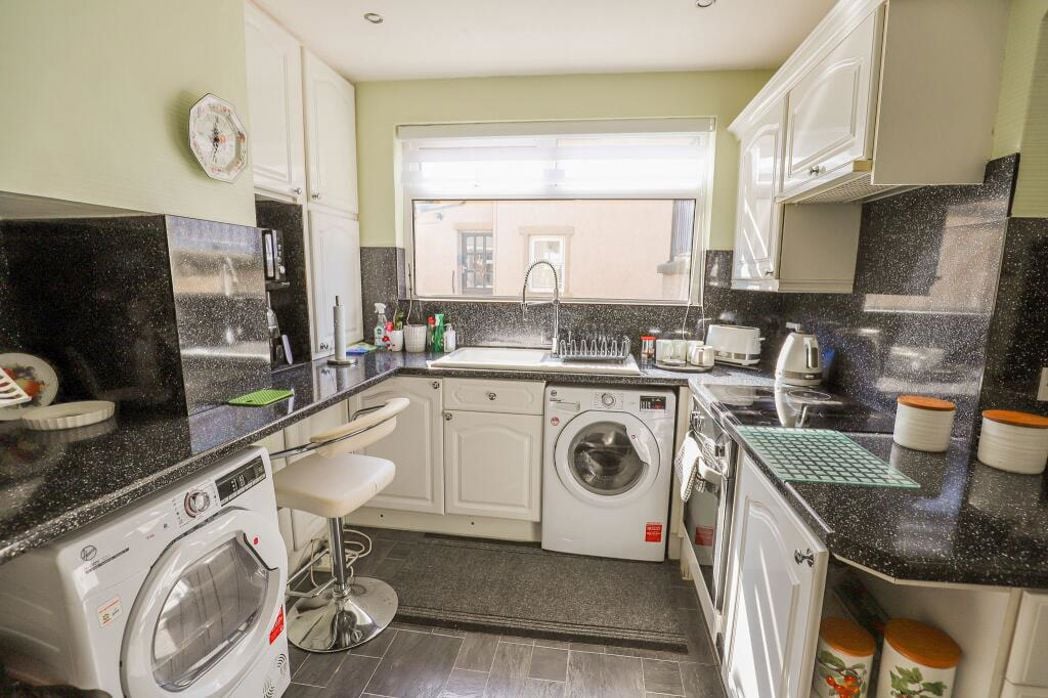 Property image 4 of 11