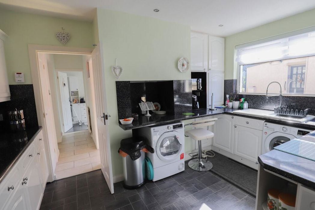 Property image 5 of 11