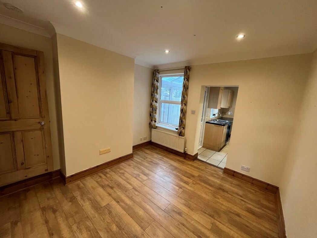 Property image 6 of 9