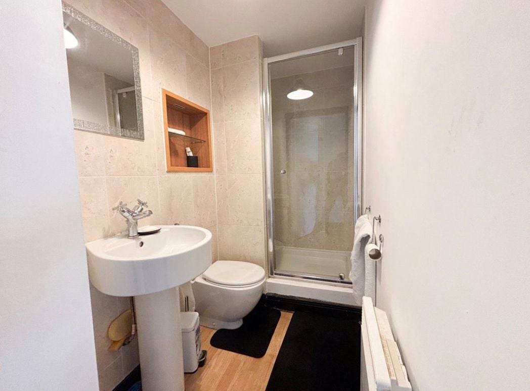 Property image 5 of 8
