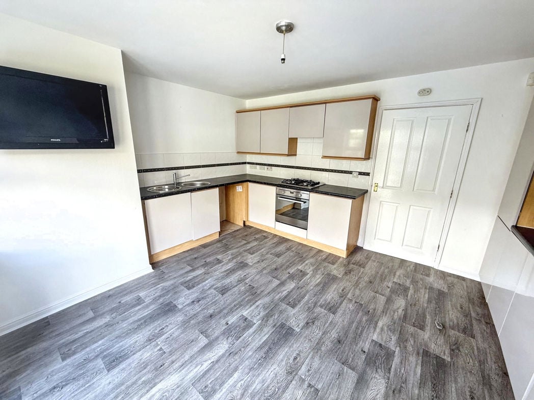 Property image 4 of 13