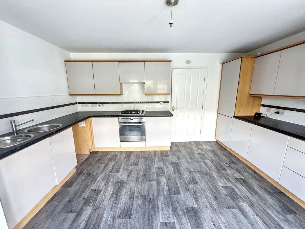 Property image 3 of 13
