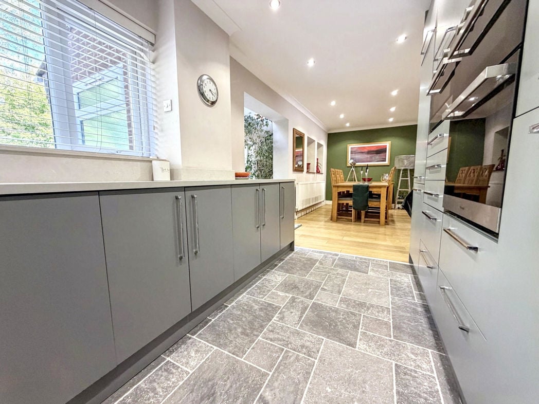 Property image 10 of 31