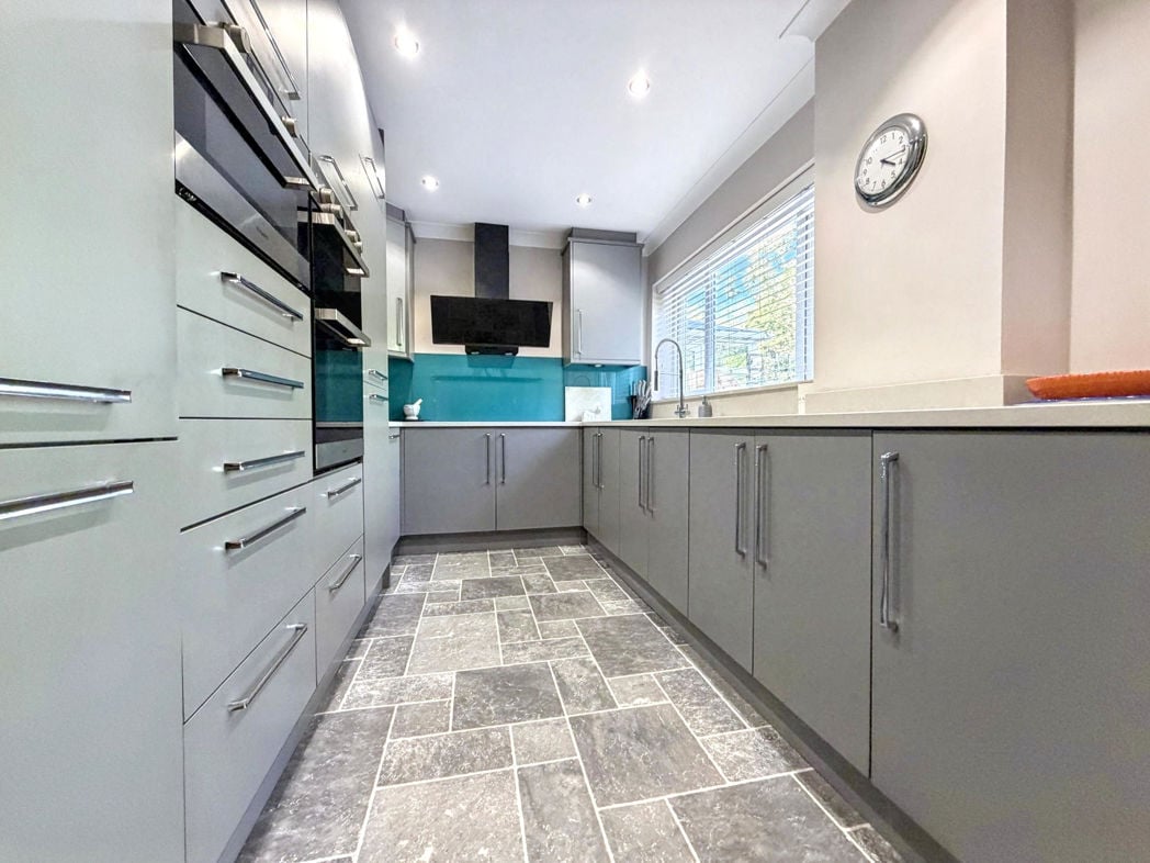 Property image 11 of 31