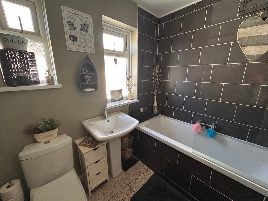 Property image 7 of 12