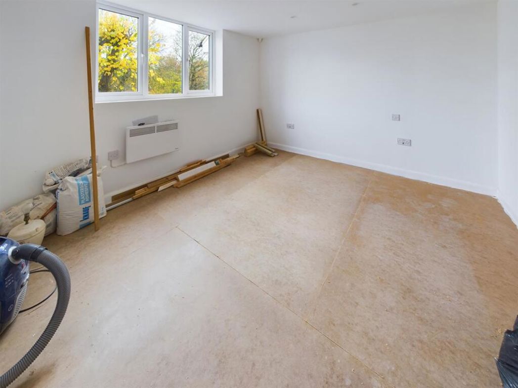 Property image 12 of 28