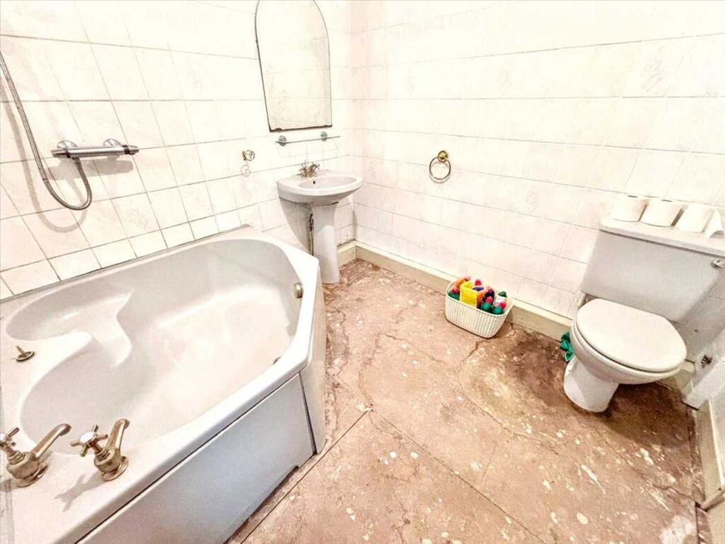 Property image 4 of 23