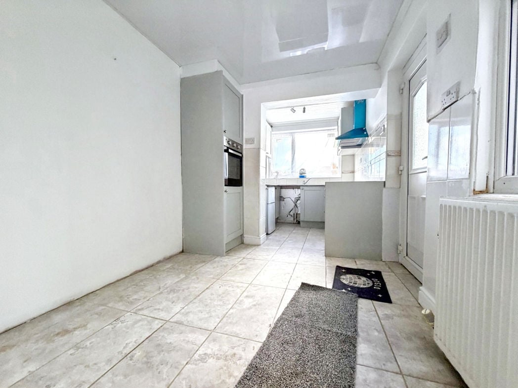 Property image 8 of 16