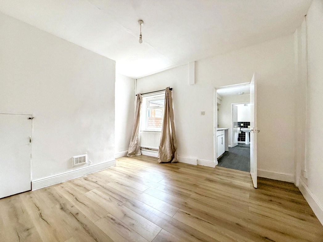 Property image 4 of 12