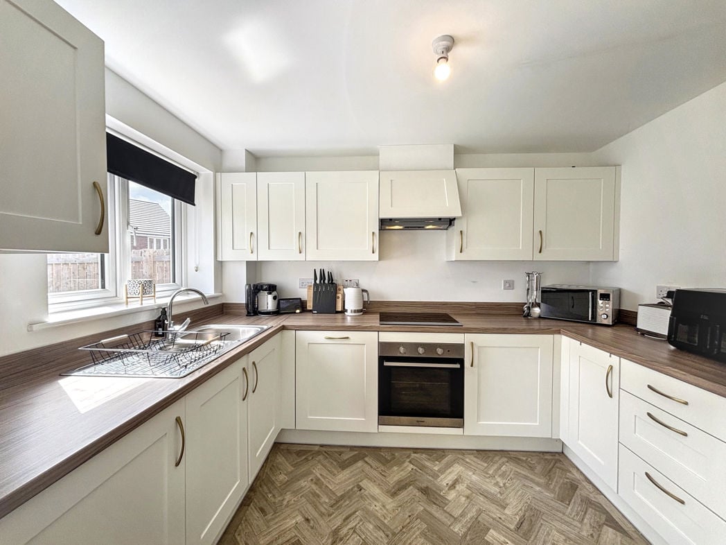 Property image 11 of 24
