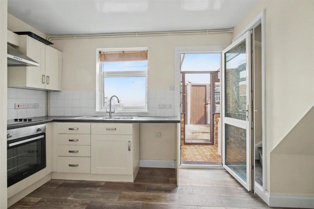 Property image 10 of 15