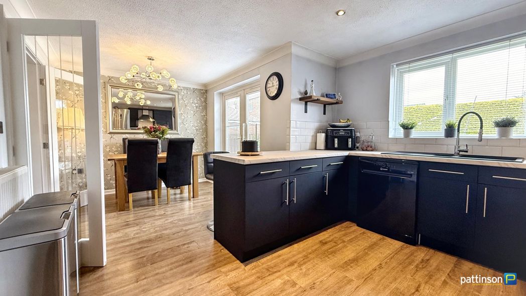 Property image 11 of 38