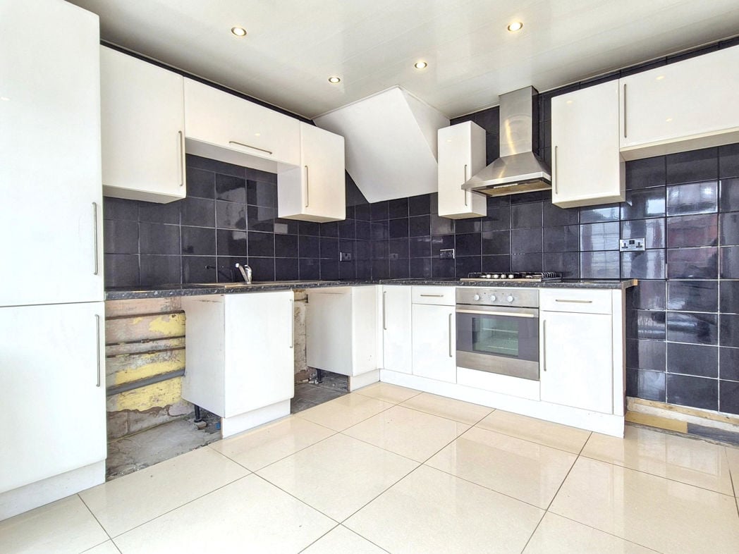 Property image 3 of 18