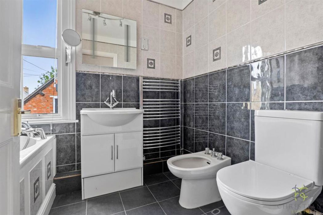 Property image 4 of 23