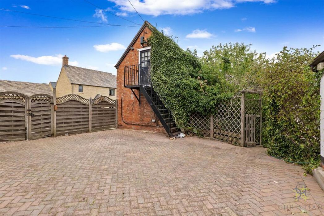 Property image 7 of 23