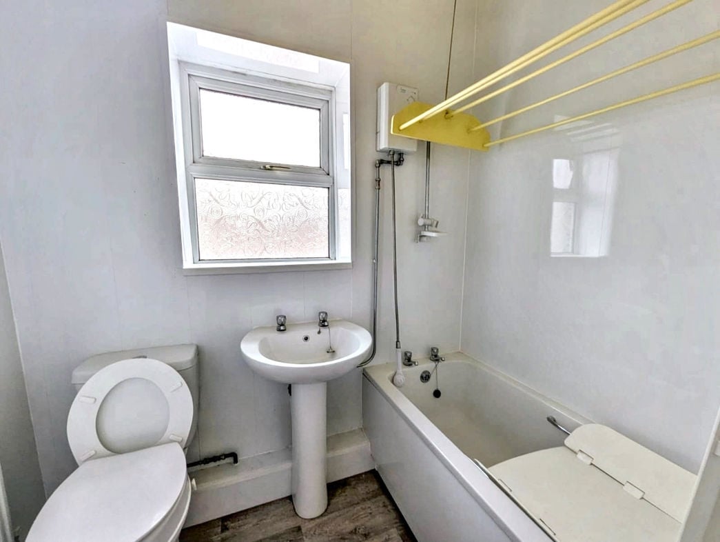 Property image 8 of 9