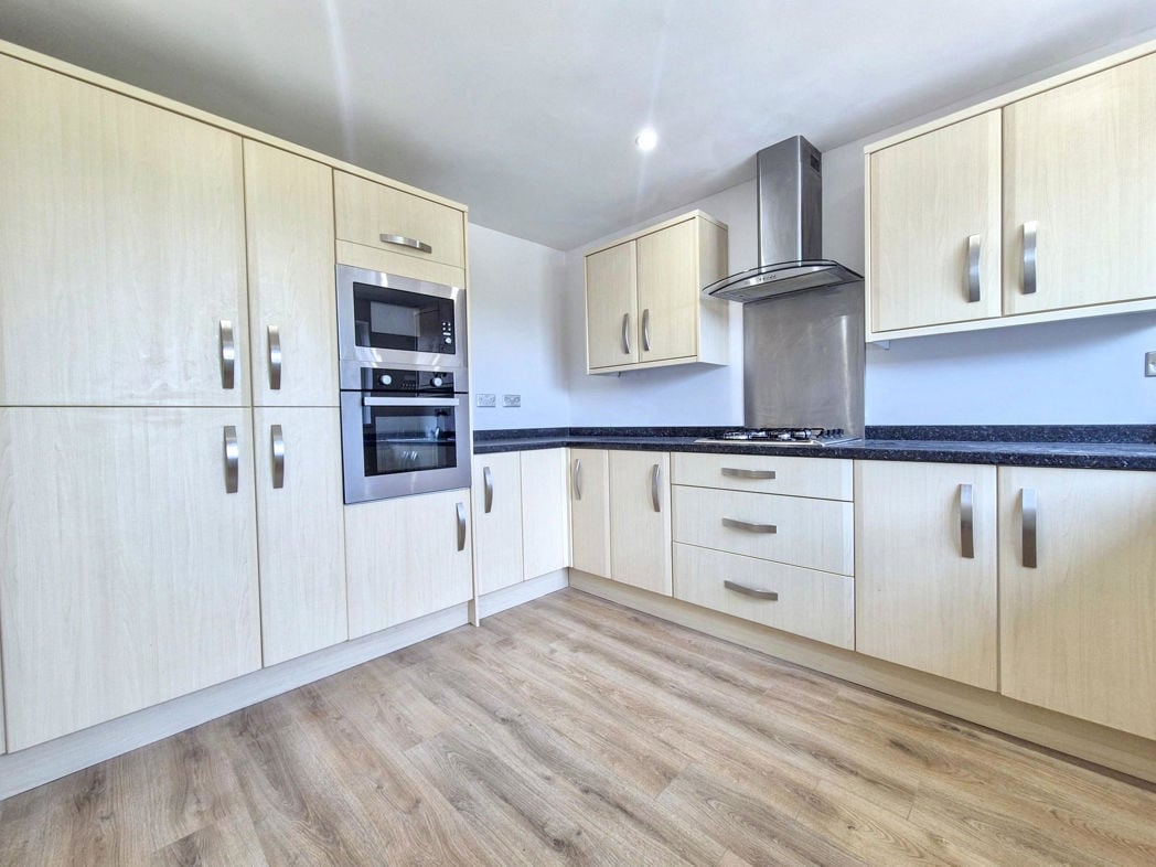 Property image 3 of 23