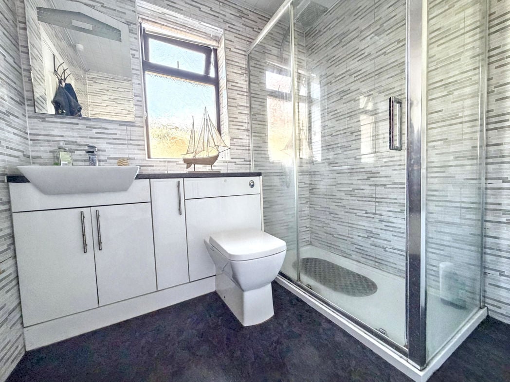 Property image 8 of 18