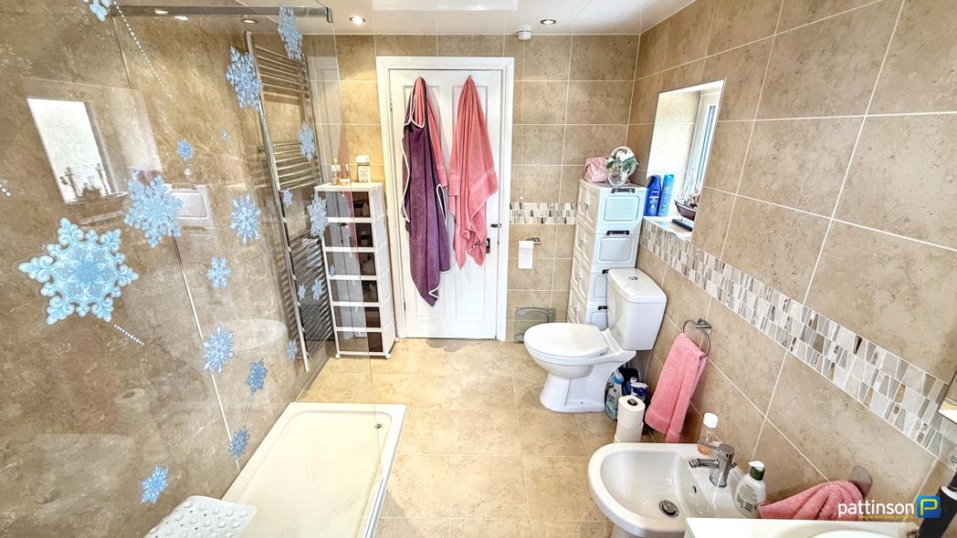 Property image 25 of 34