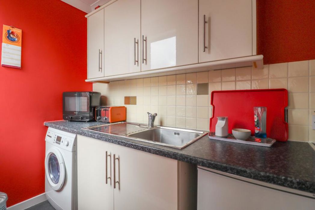 Property image 5 of 11