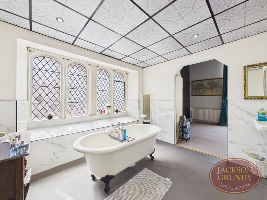 Property image 3 of 18