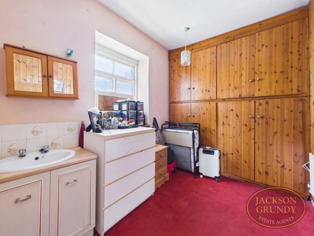 Property image 8 of 18
