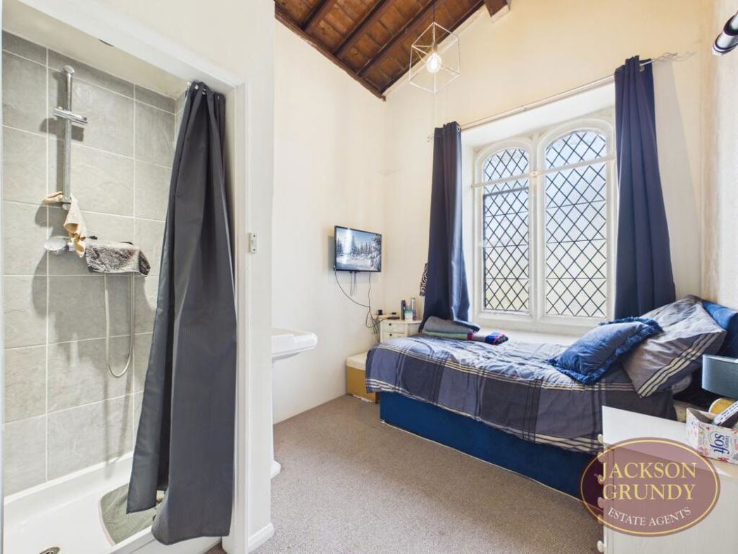 Property image 10 of 18