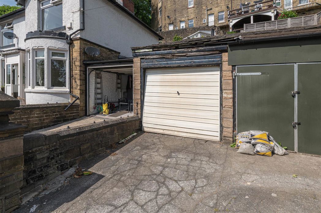 Property image 2 of 9