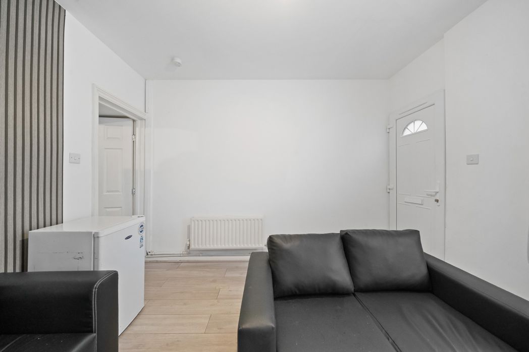 Property image 4 of 11